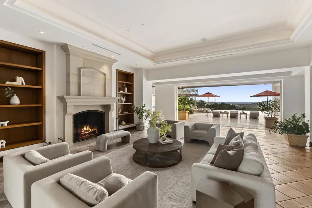 4704 El Mirar Rancho Santa Fe, CA 92067