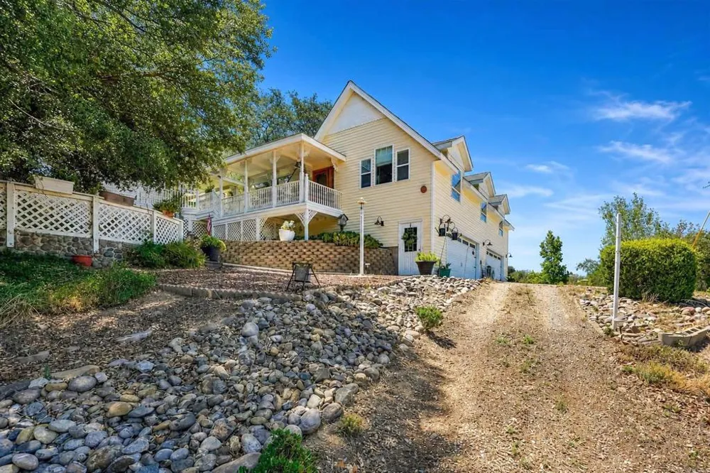 24665 Rancho Santa Teresa Drive Ramona, CA 92065