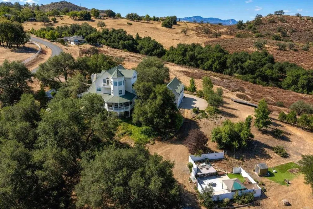 24665 Rancho Santa Teresa Drive Ramona, CA 92065