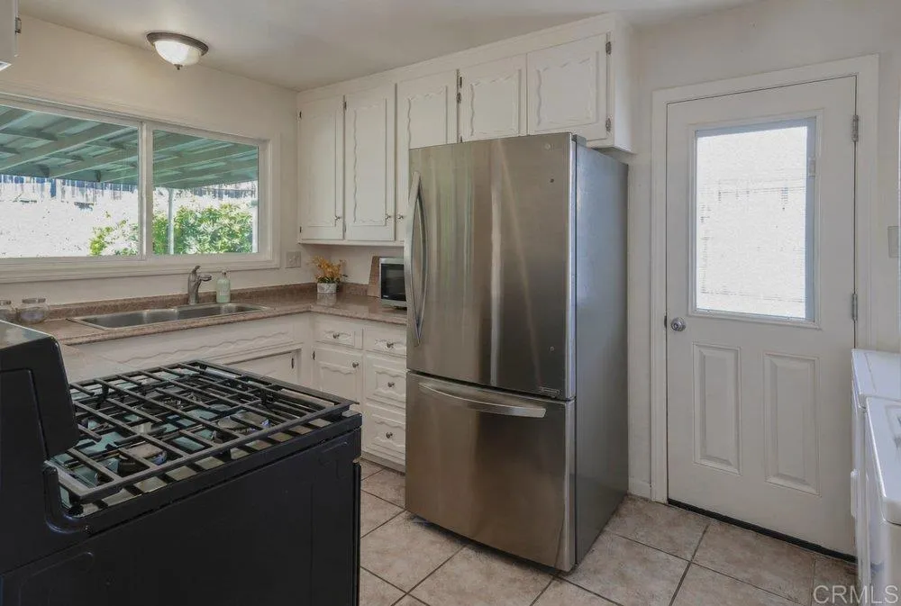 5174 Acuna Street San Diego, CA 92117