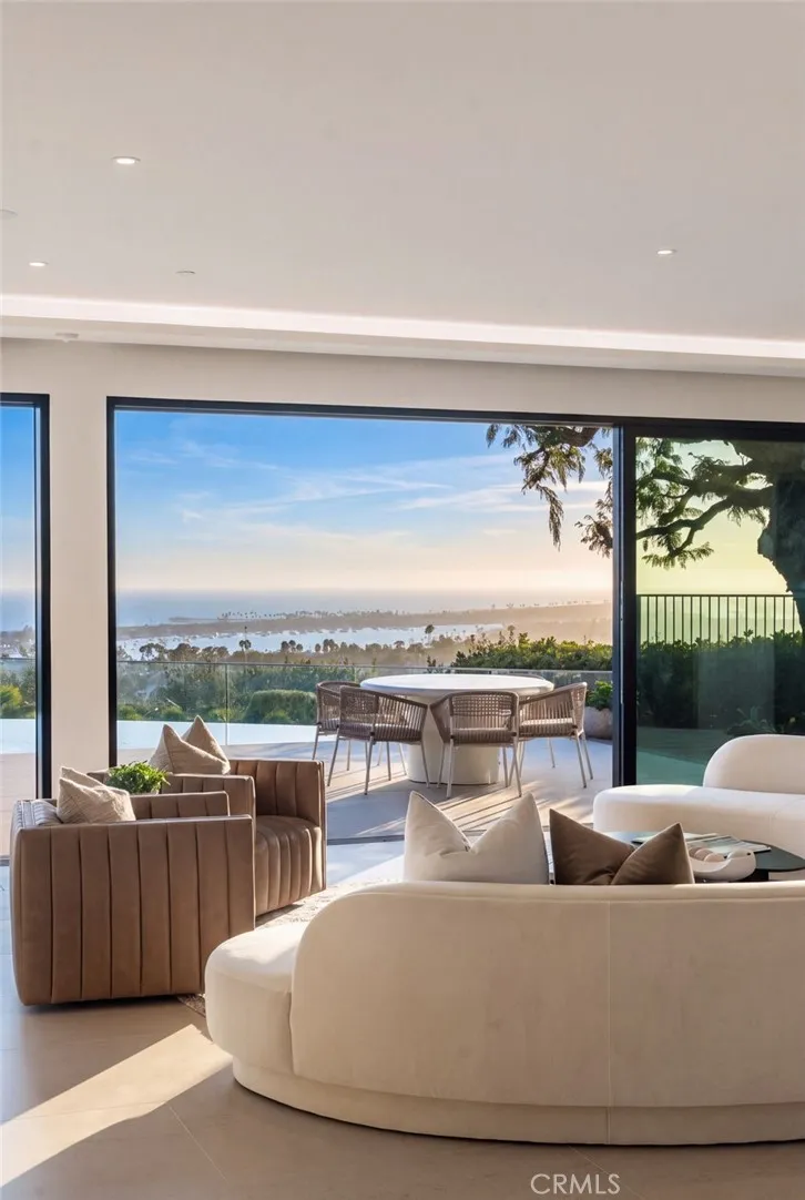 2711 Ebbtide Road Corona del Mar, CA 92625