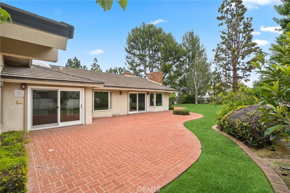 17 Pinehurst Newport Beach, CA 92660