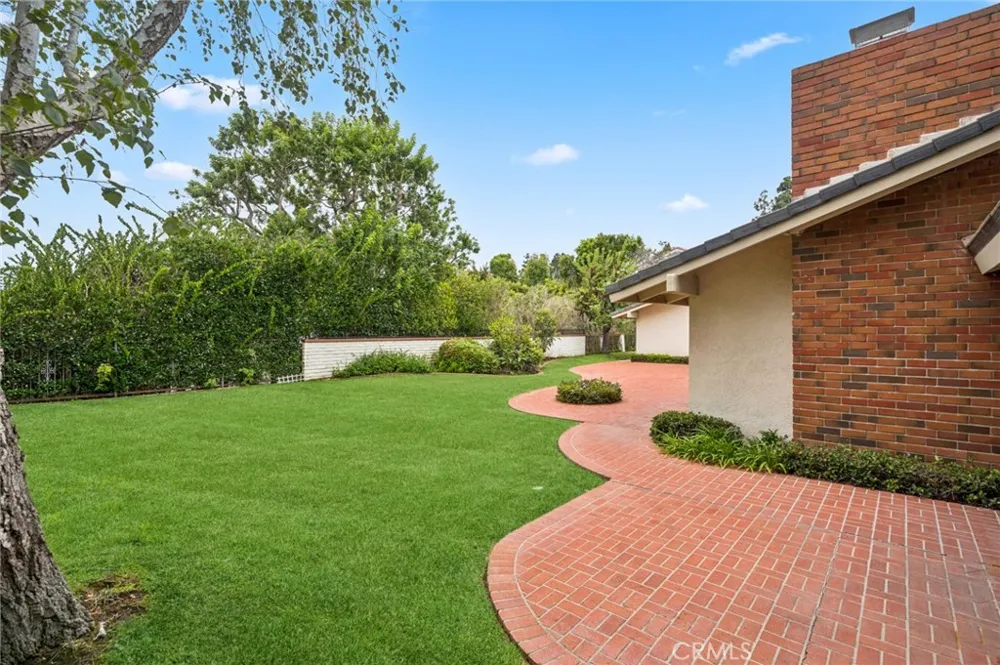 17 Pinehurst Newport Beach, CA 92660