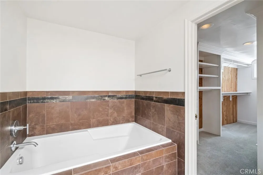 17 Pinehurst Newport Beach, CA 92660