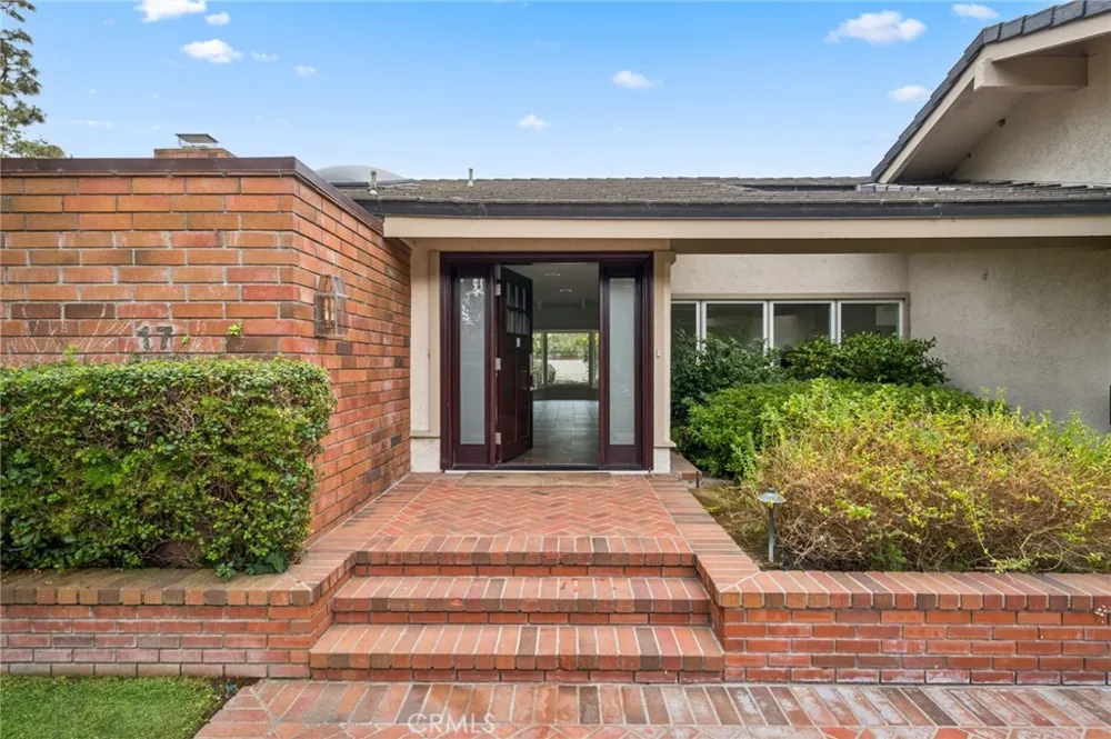 17 Pinehurst Newport Beach, CA 92660