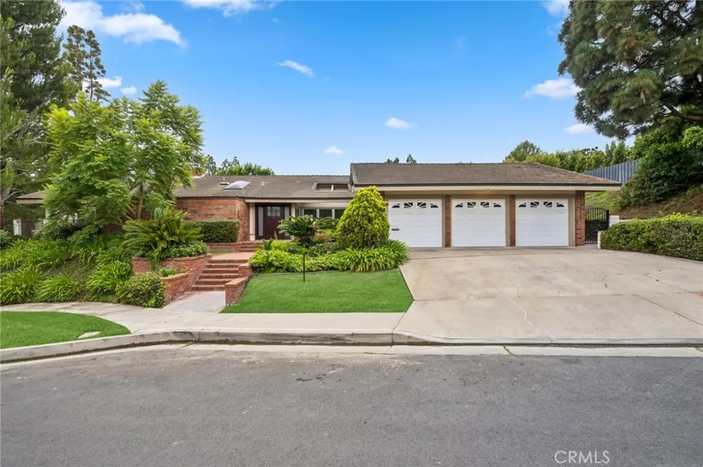 17 Pinehurst Newport Beach, CA 92660