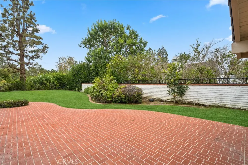 17 Pinehurst Newport Beach, CA 92660