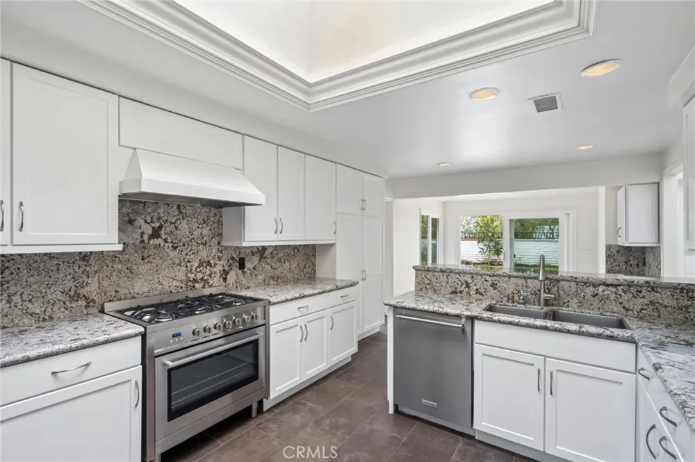 17 Pinehurst Newport Beach, CA 92660