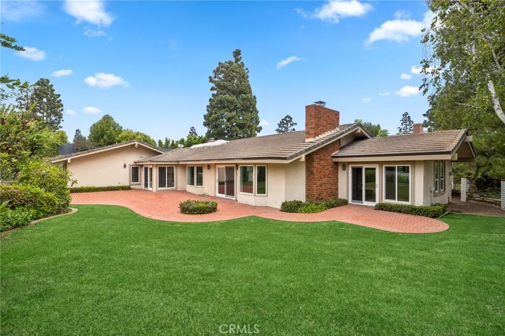 17 Pinehurst Newport Beach, CA 92660