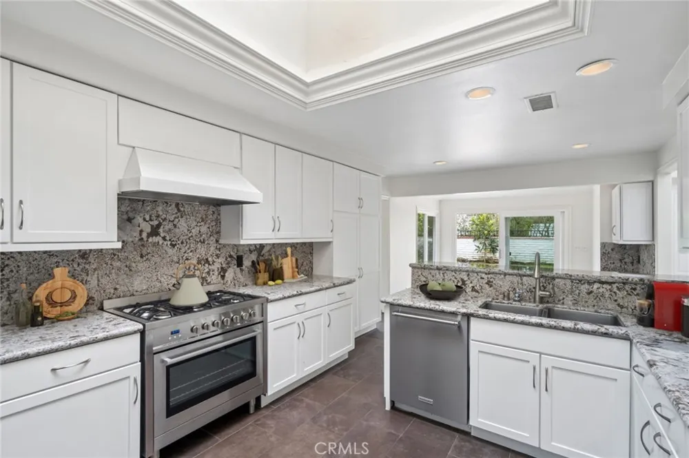 17 Pinehurst Newport Beach, CA 92660