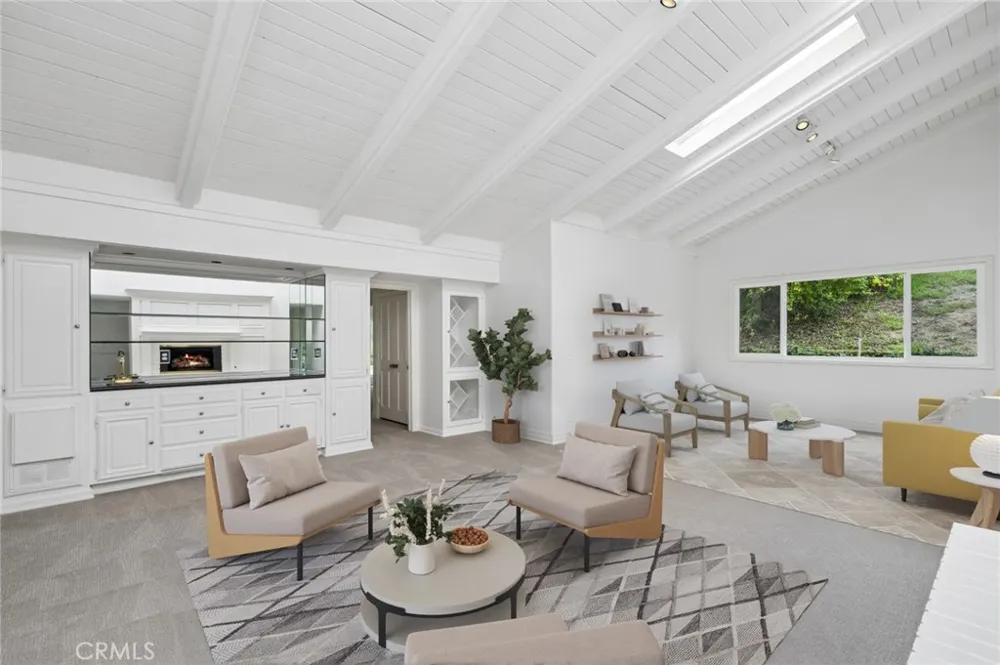 17 Pinehurst Newport Beach, CA 92660