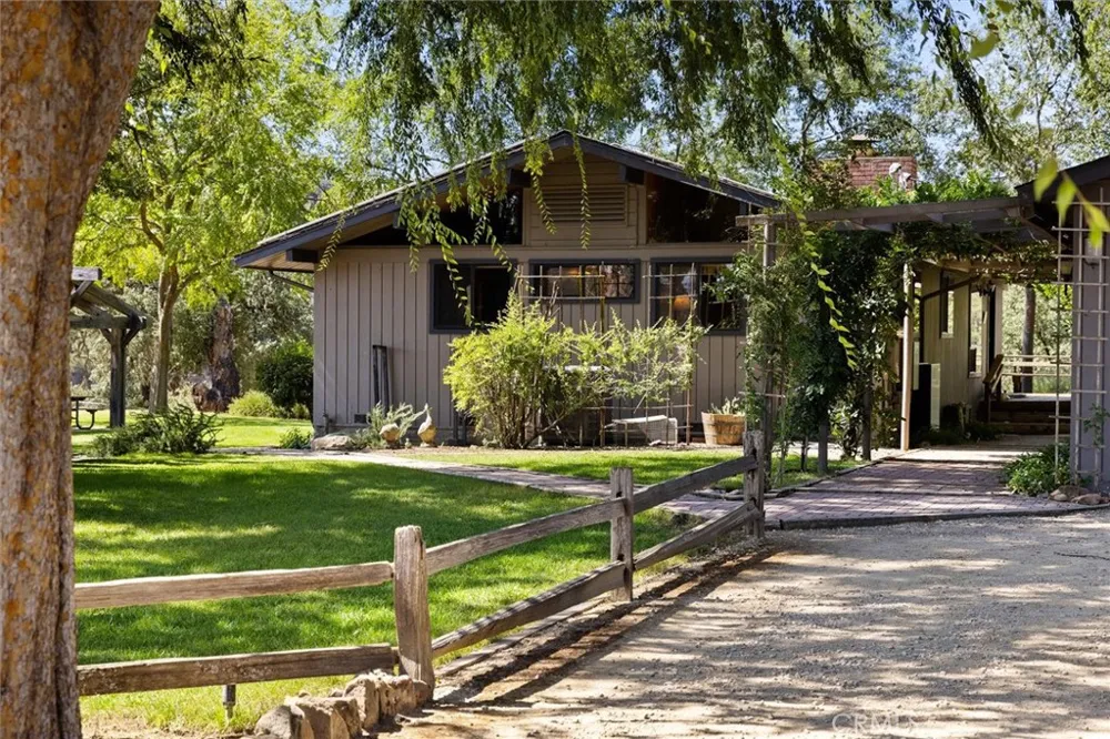 7172 Town Creek Paso Robles, CA 93446