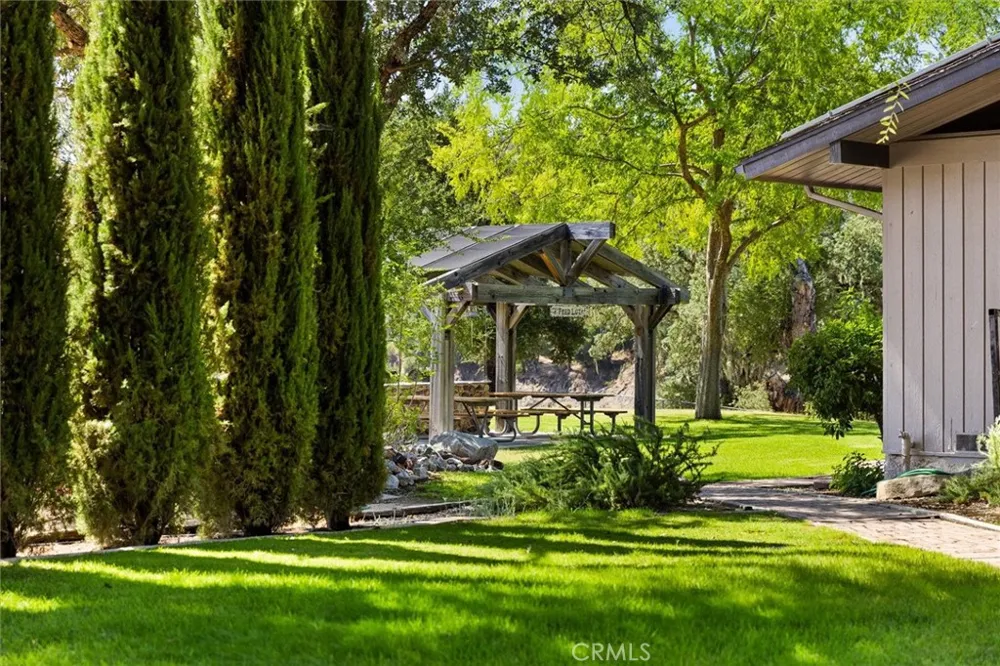 7172 Town Creek Paso Robles, CA 93446