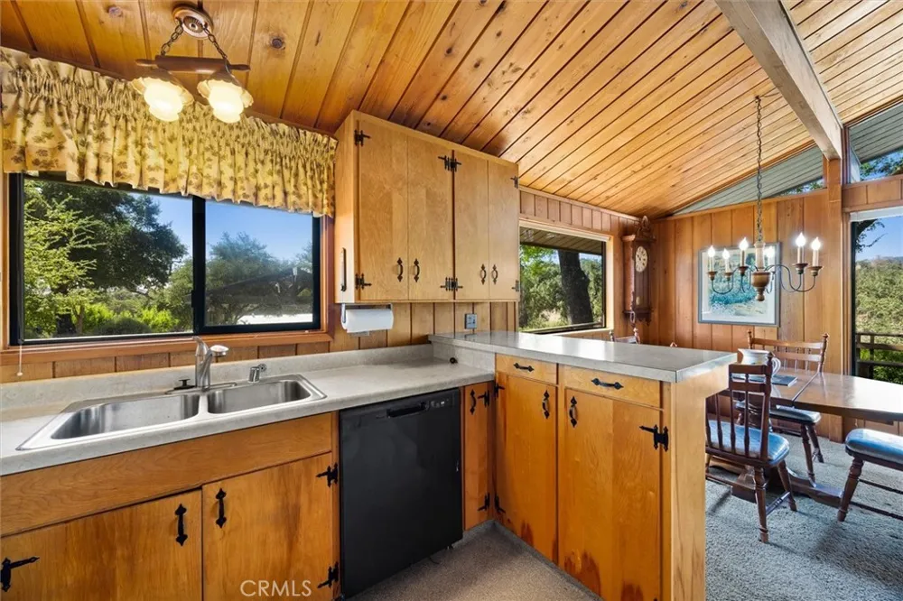 7172 Town Creek Paso Robles, CA 93446