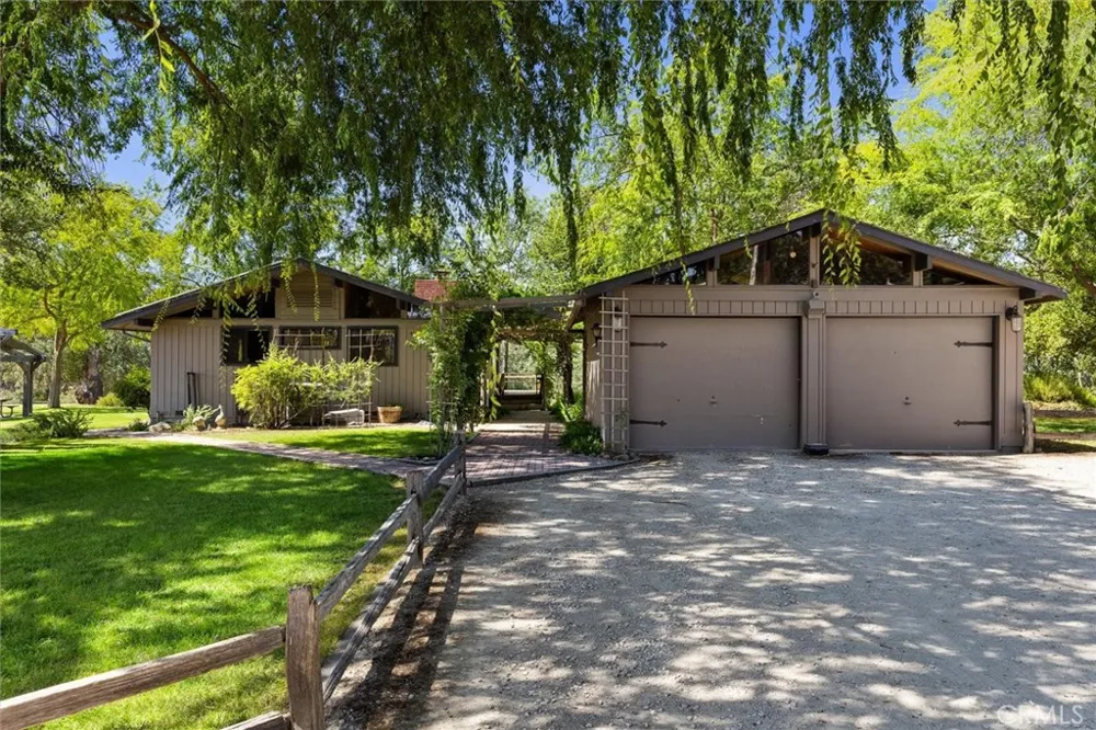 7172 Town Creek Paso Robles, CA 93446