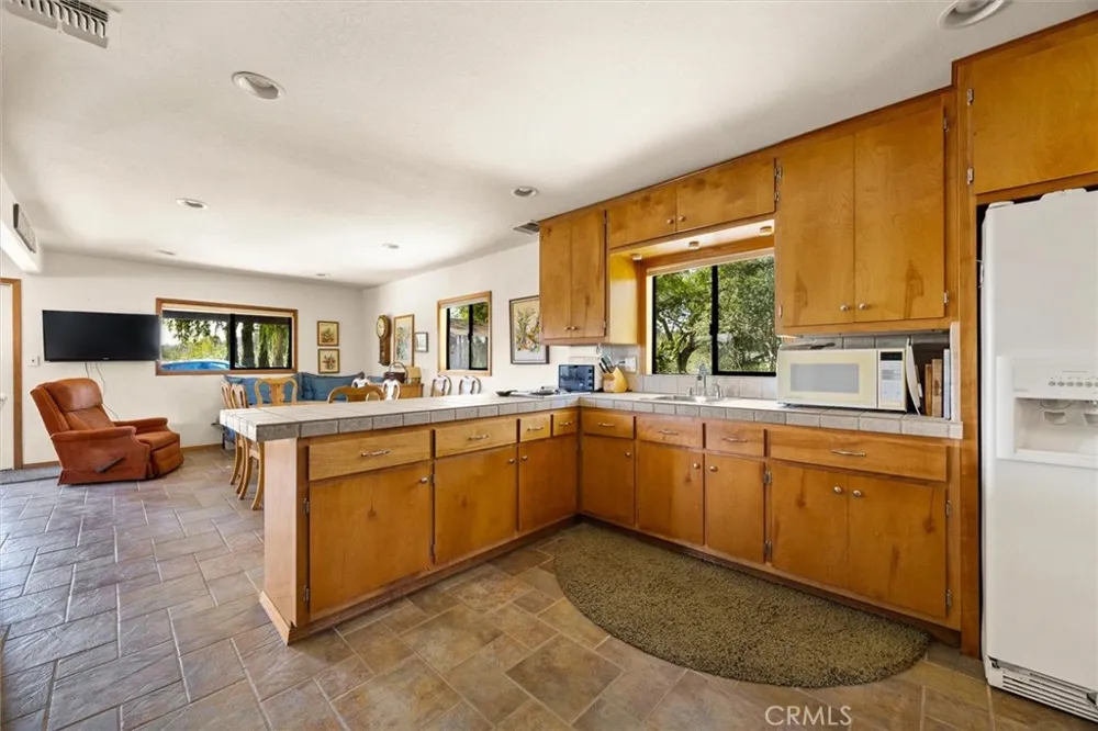 7172 Town Creek Paso Robles, CA 93446