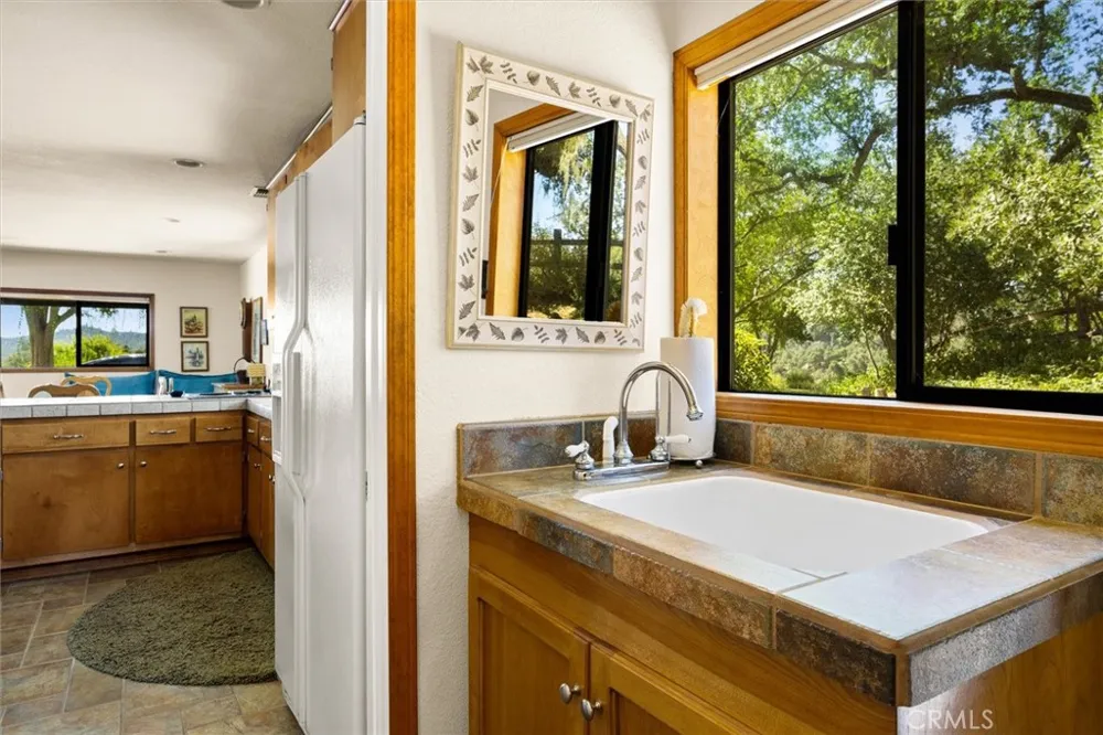 7172 Town Creek Paso Robles, CA 93446