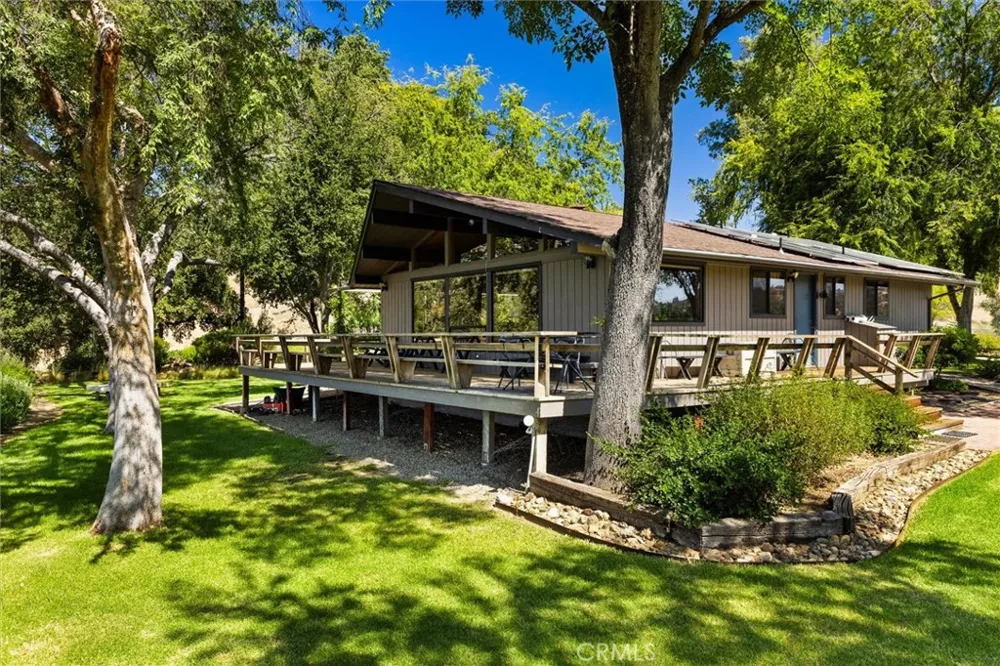 7172 Town Creek Paso Robles, CA 93446