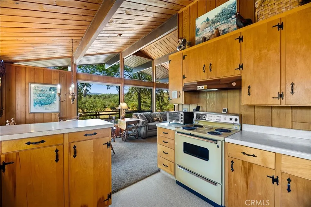 7172 Town Creek Paso Robles, CA 93446