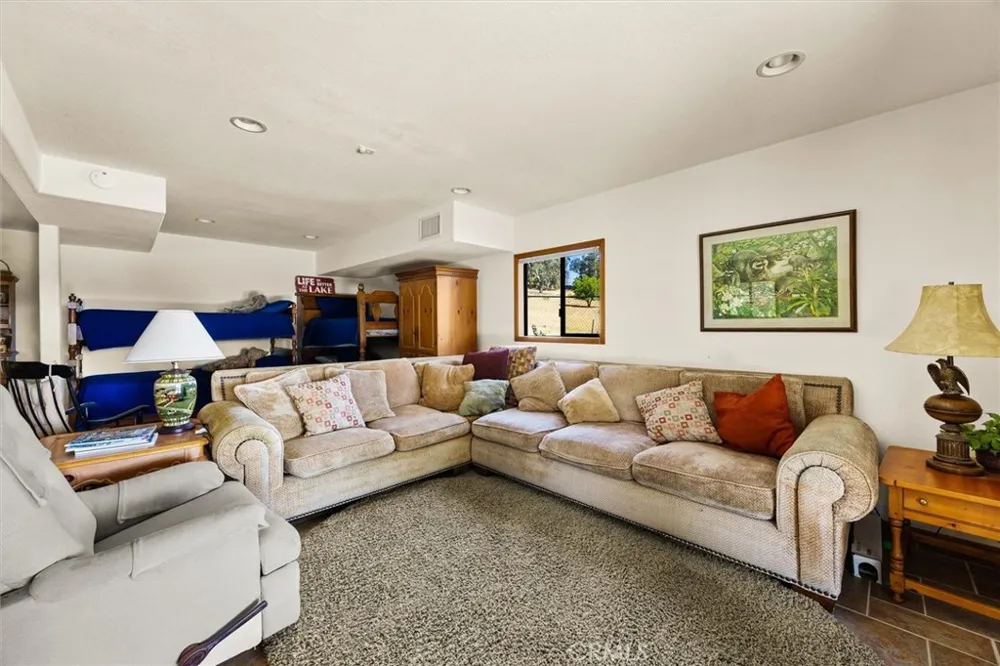 7172 Town Creek Paso Robles, CA 93446