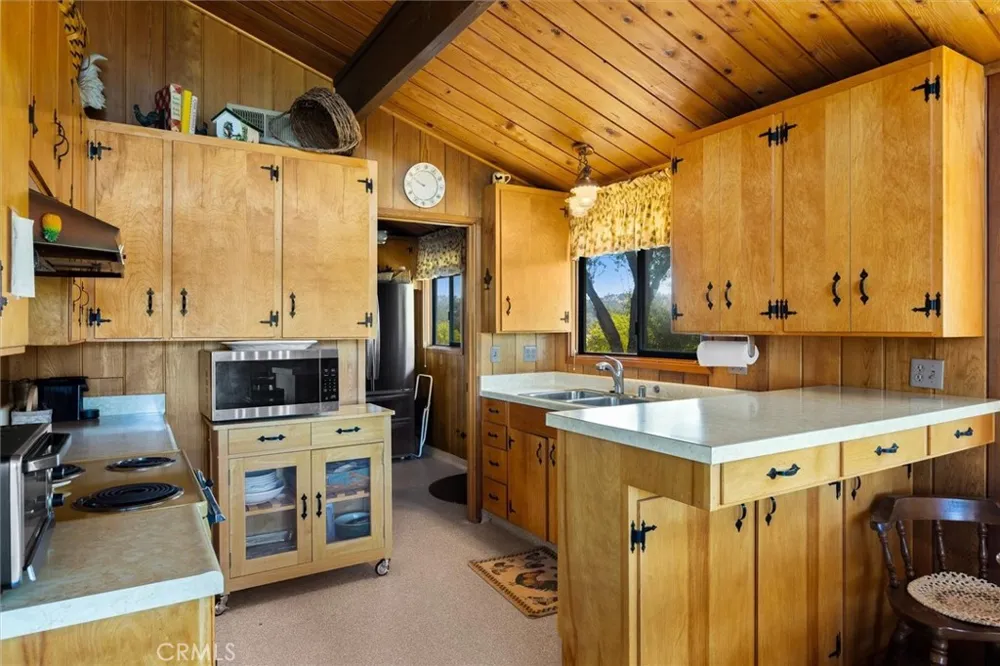 7172 Town Creek Paso Robles, CA 93446