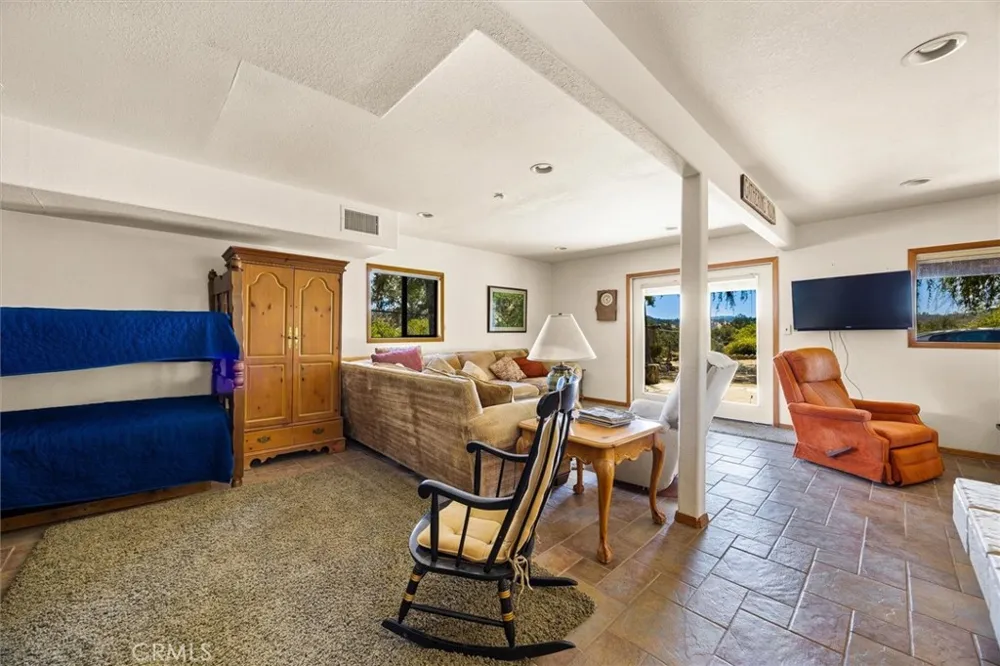 7172 Town Creek Paso Robles, CA 93446