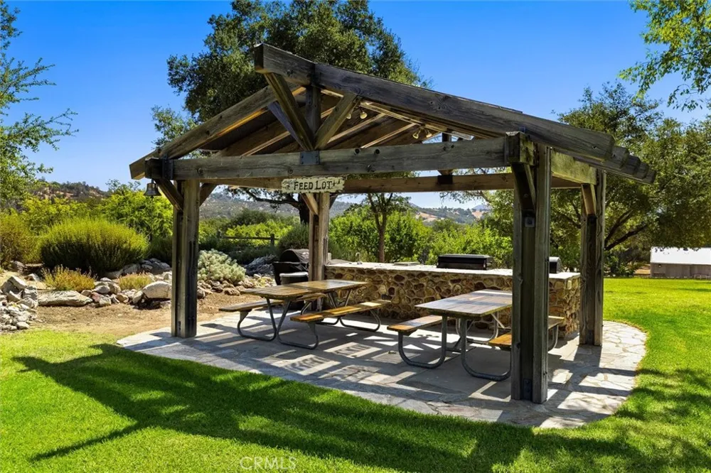 7172 Town Creek Paso Robles, CA 93446