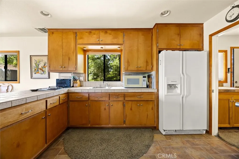 7172 Town Creek Paso Robles, CA 93446