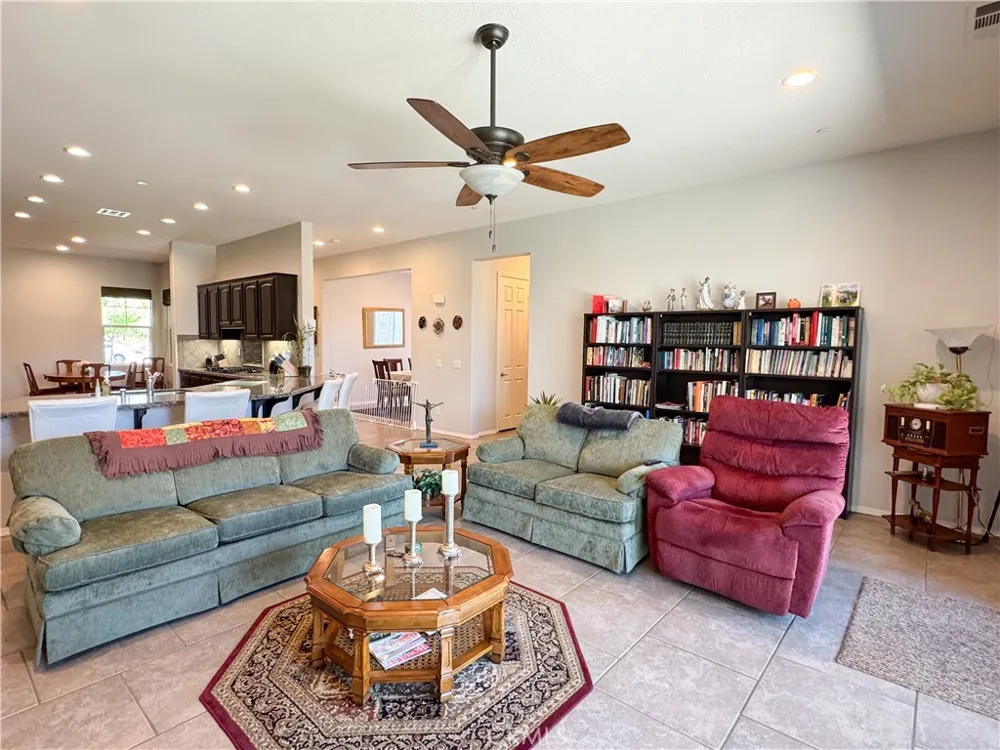 9809 Naples Bakersfield, CA 93306