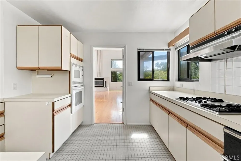 31 Hathway Avenue San Luis Obispo, CA 93405