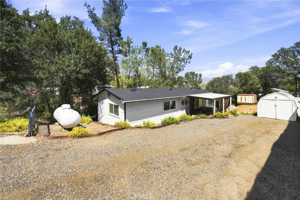 32 Pinebrook Wofford Heights, CA 93285