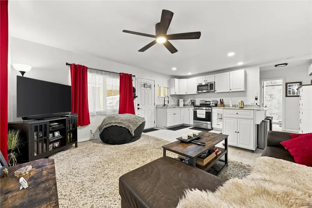 32 Pinebrook Wofford Heights, CA 93285