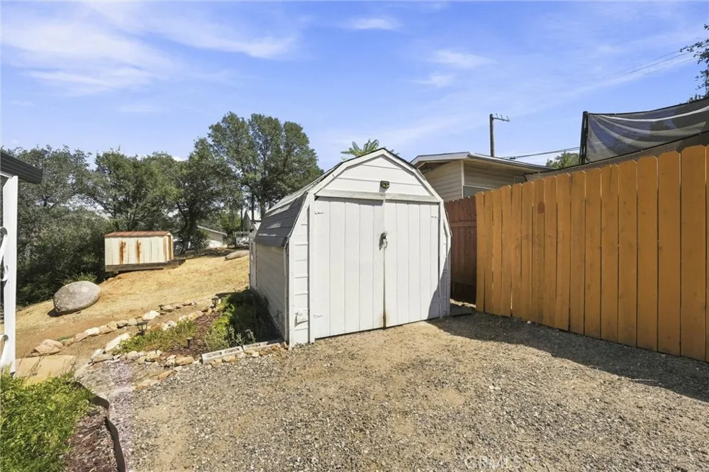 32 Pinebrook Wofford Heights, CA 93285