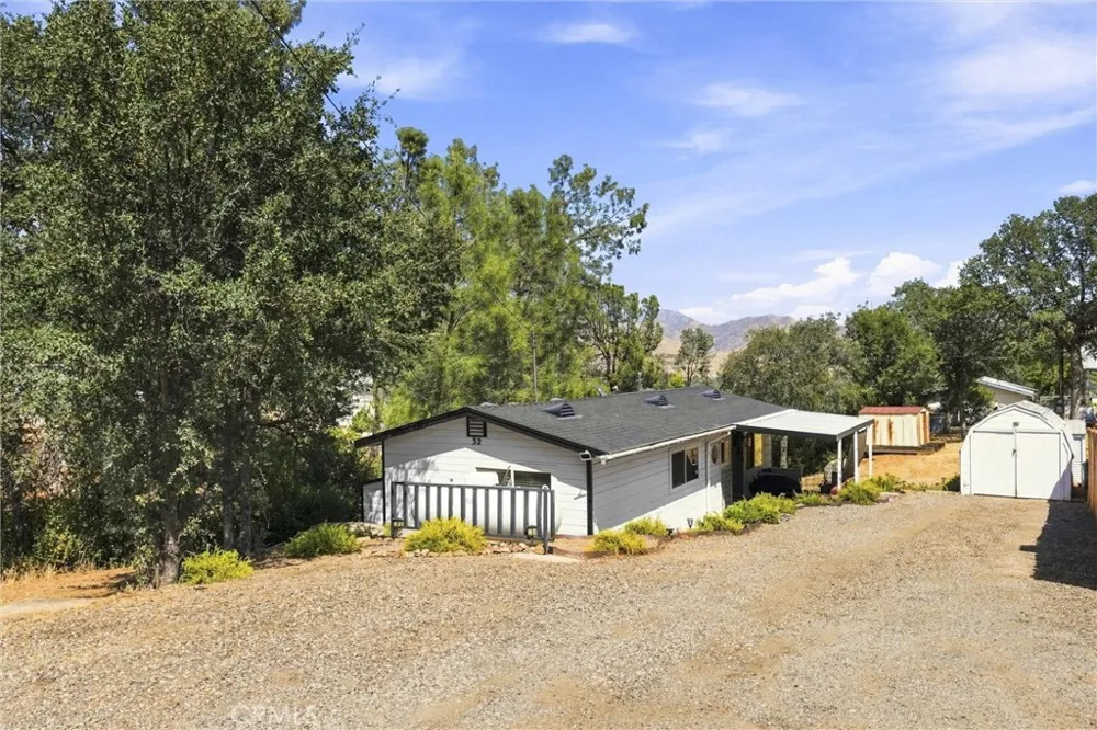 32 Pinebrook Wofford Heights, CA 93285