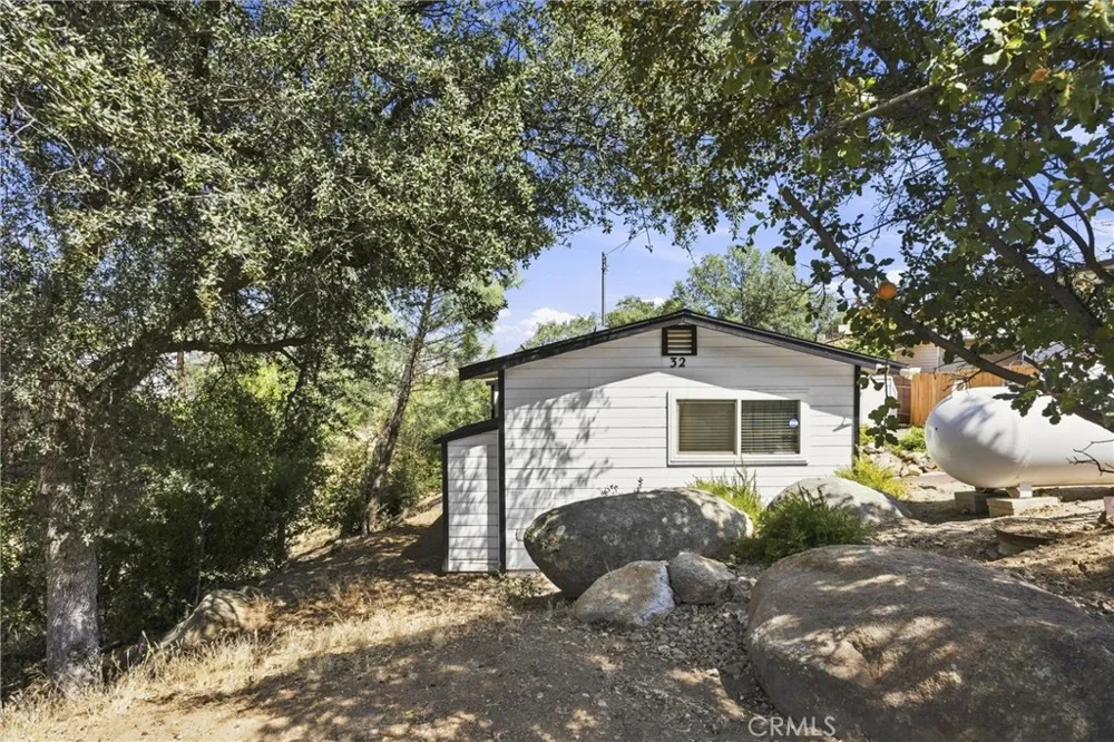 32 Pinebrook Wofford Heights, CA 93285