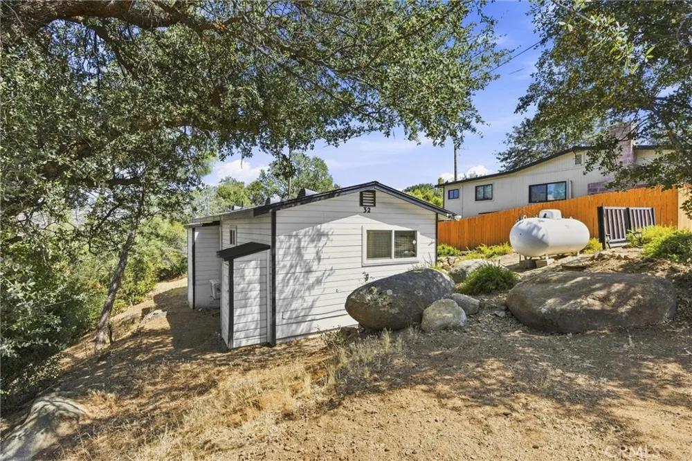 32 Pinebrook Wofford Heights, CA 93285