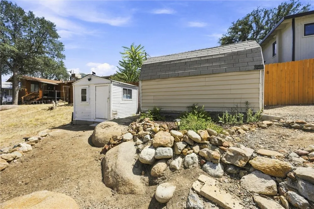 32 Pinebrook Wofford Heights, CA 93285