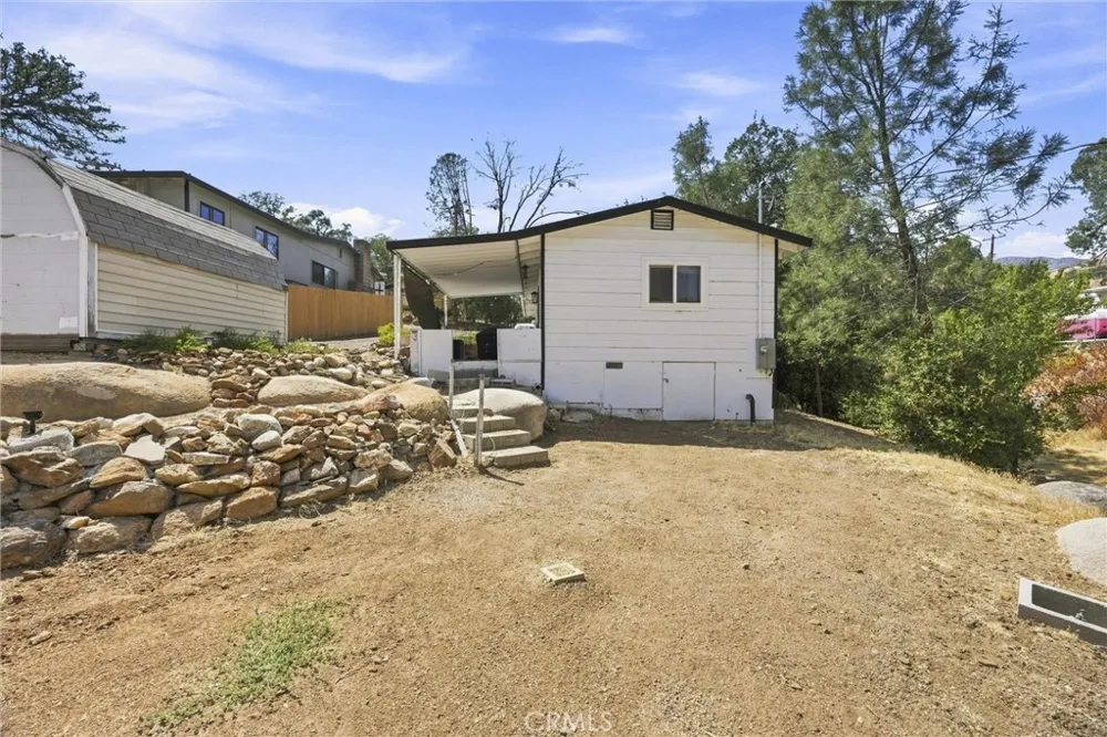 32 Pinebrook Wofford Heights, CA 93285