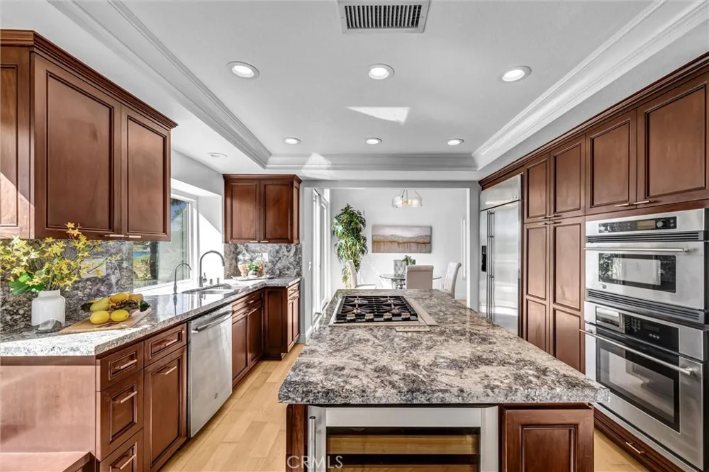 70 Fairlake Irvine, CA 92614
