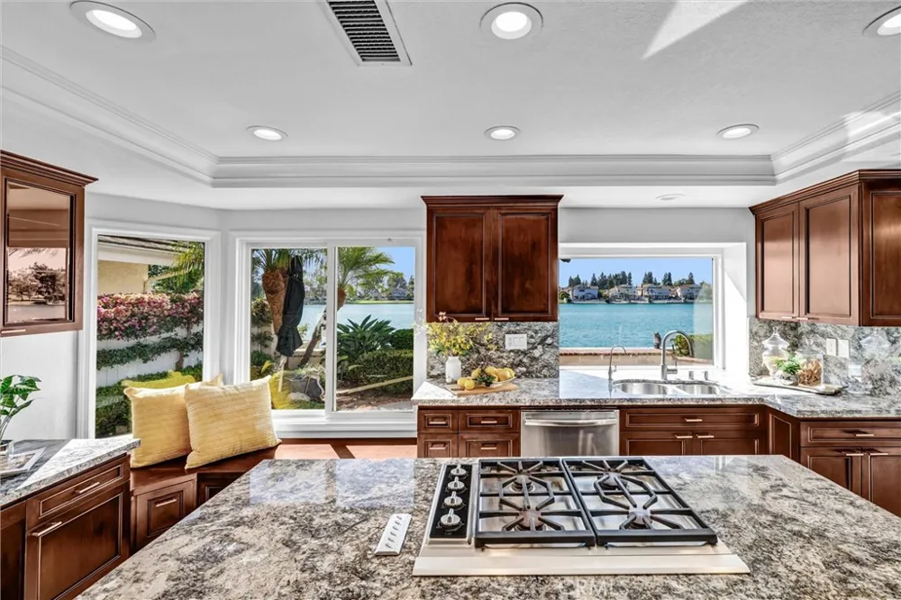 70 Fairlake Irvine, CA 92614
