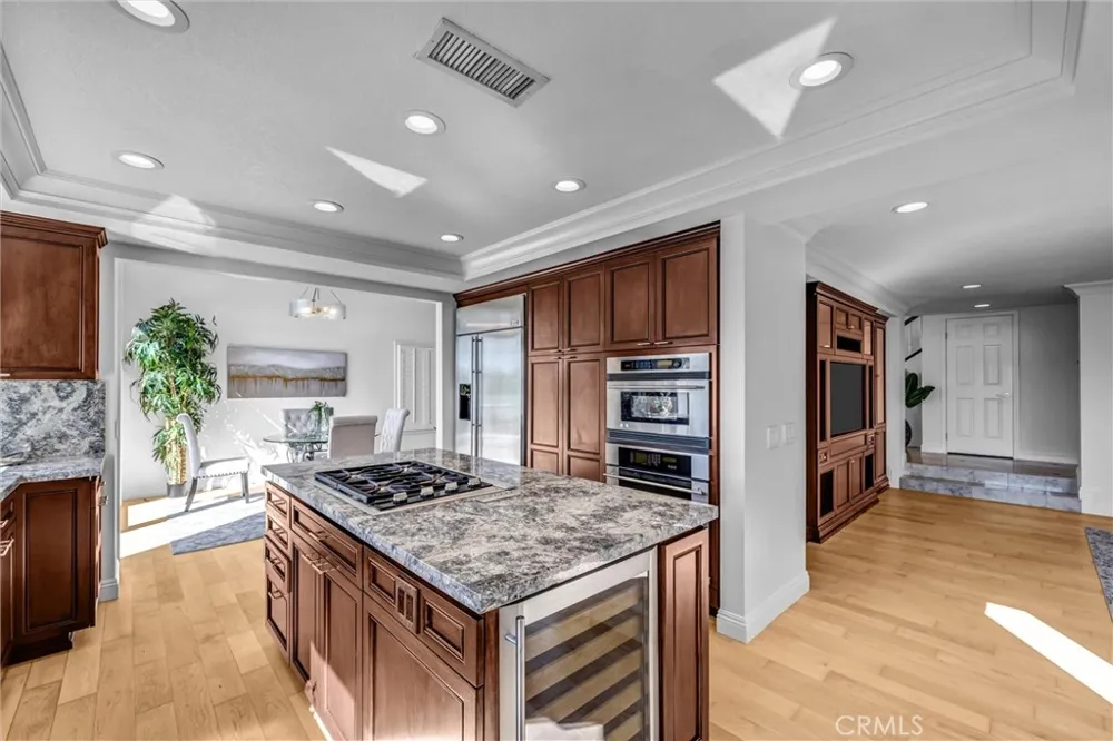 70 Fairlake Irvine, CA 92614