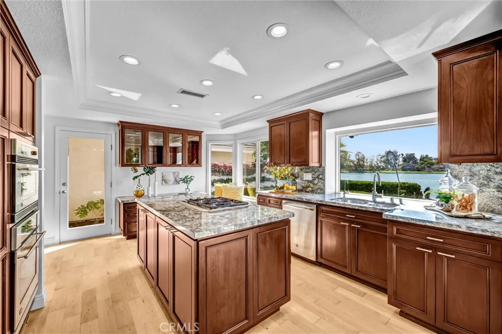 70 Fairlake Irvine, CA 92614