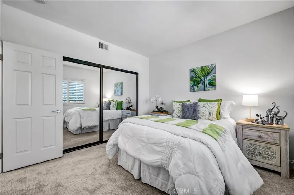 70 Fairlake Irvine, CA 92614