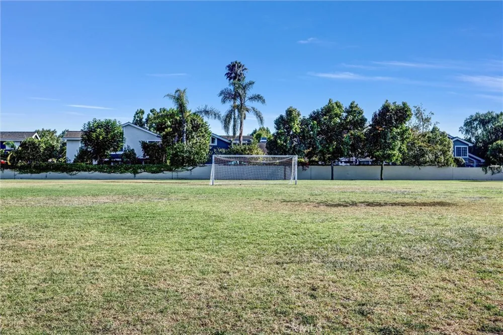 70 Fairlake Irvine, CA 92614