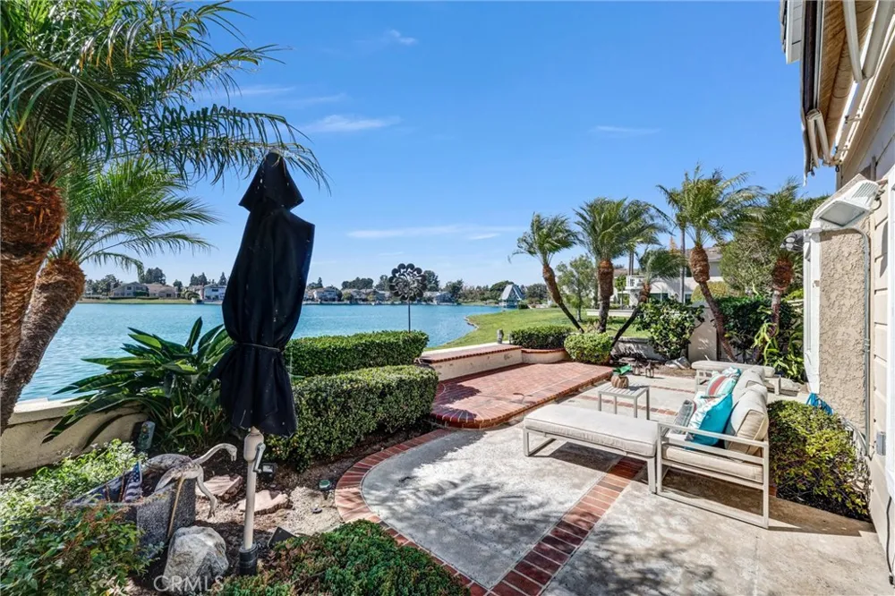 70 Fairlake Irvine, CA 92614