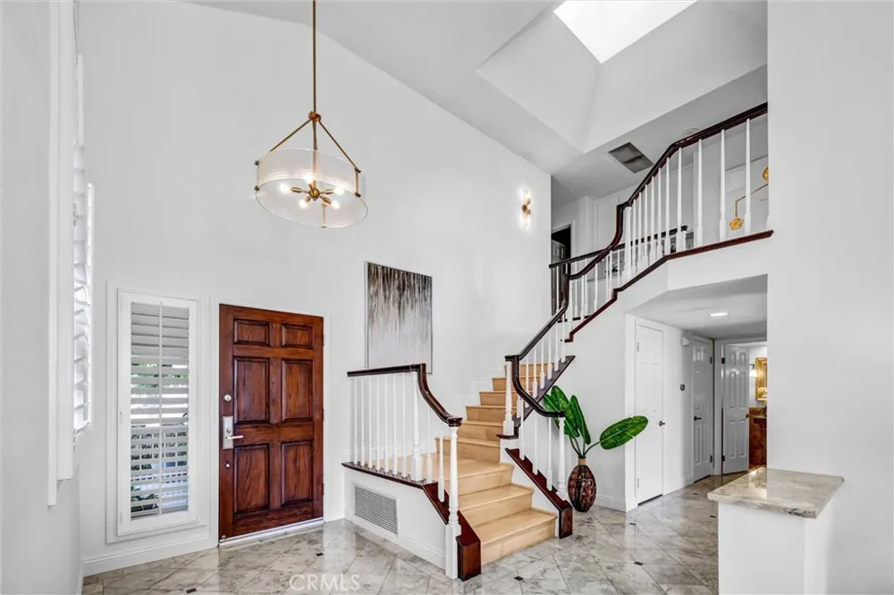 70 Fairlake Irvine, CA 92614