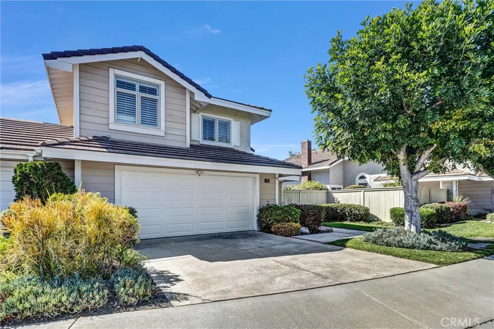 70 Fairlake Irvine, CA 92614