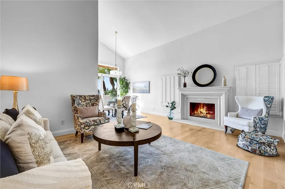 70 Fairlake Irvine, CA 92614