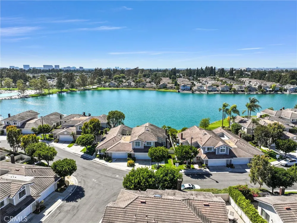 70 Fairlake Irvine, CA 92614