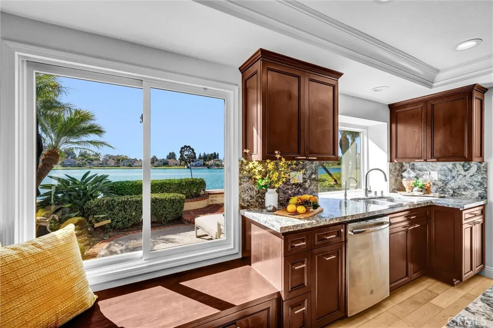 70 Fairlake Irvine, CA 92614